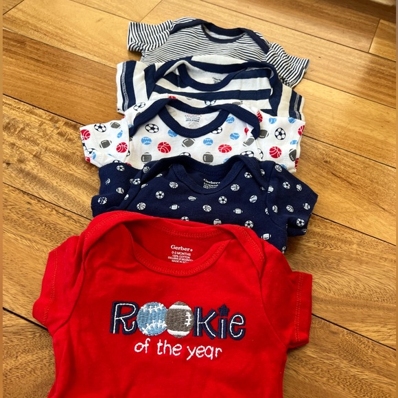 NWOT Gerber 0-3M Bundle Baby Boy Stripes Cars Sports Prints - Picture 5 of 11